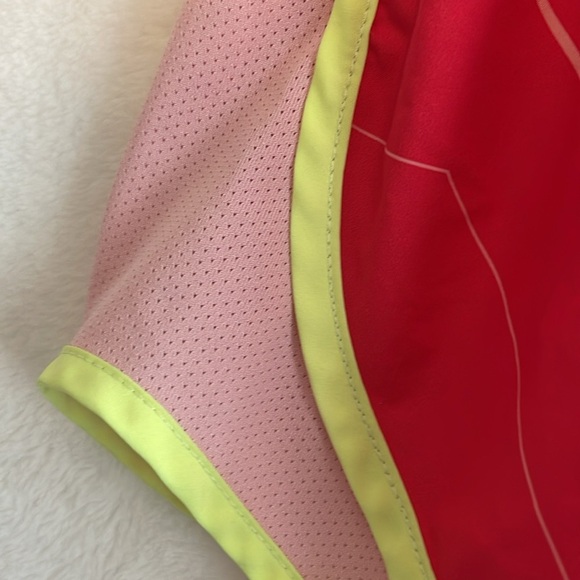 Nike Women's DriFit Running/athletic Shorts Retro Style SIZE M - Picture 4 of 9